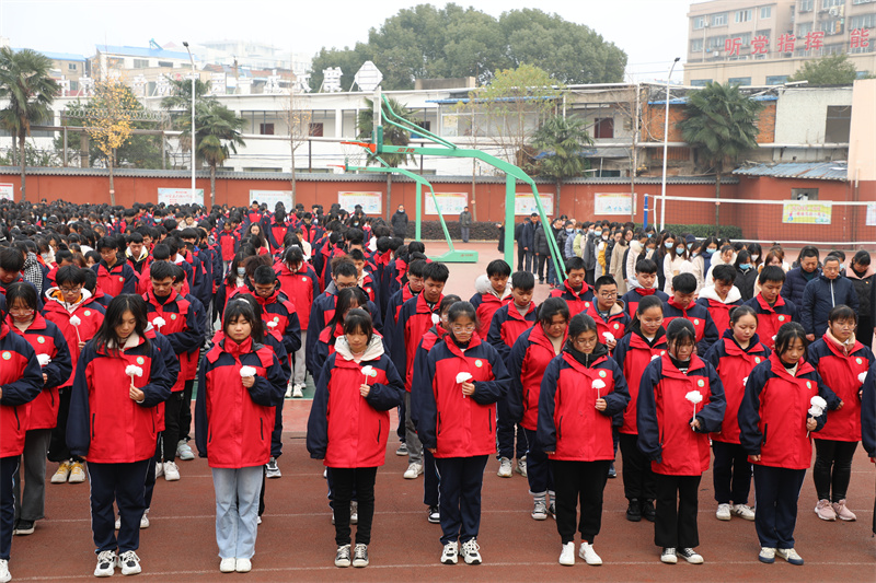2021年国家公祭日活动师生默哀1分钟.jpg